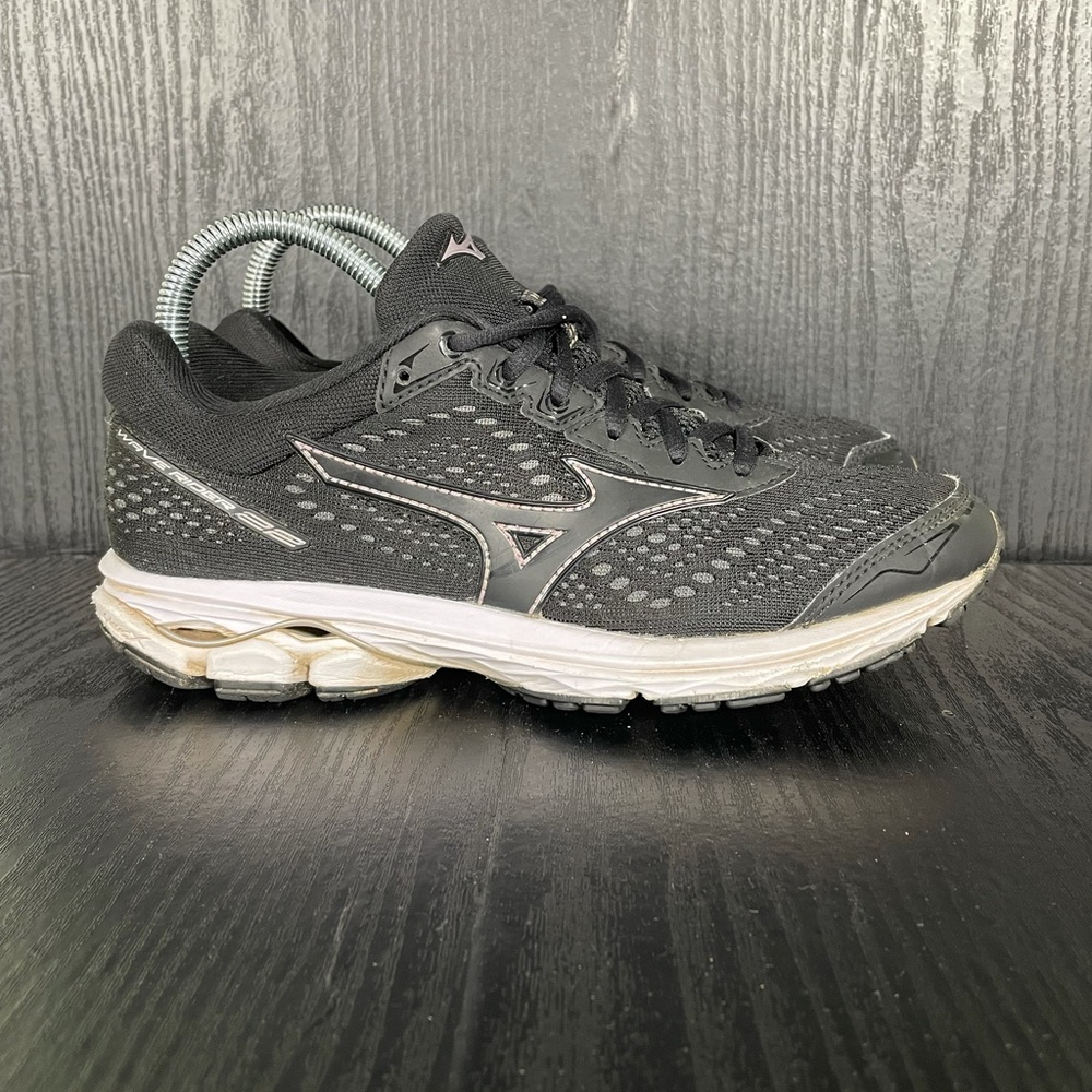 Mizuno Wave Rider 22 Women’s size 7.5